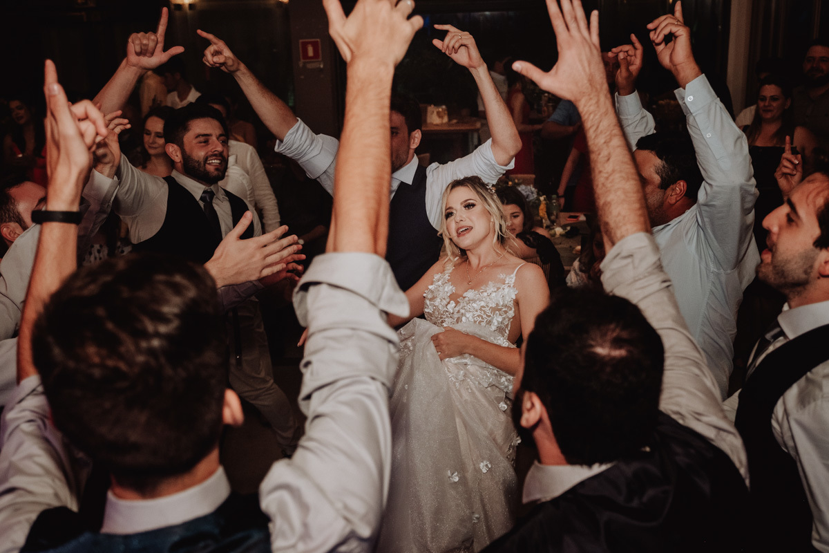 balada de casamento animada fotos dos noivos dançando 