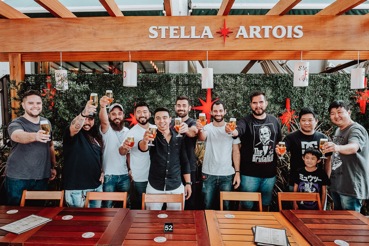dia do noivo feito em um bar com padrinhos e amigos fotografo rickardo andrade