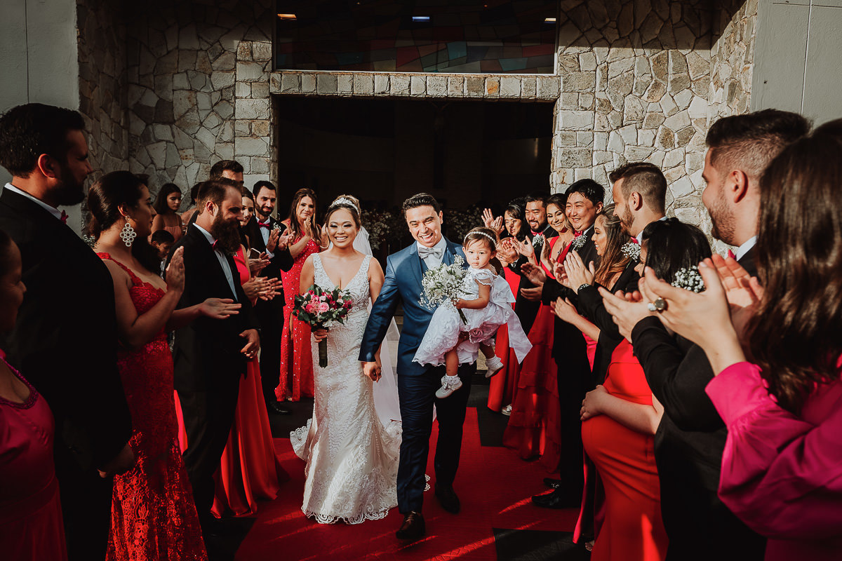 corredor de padrinhos para saida dos noivos 