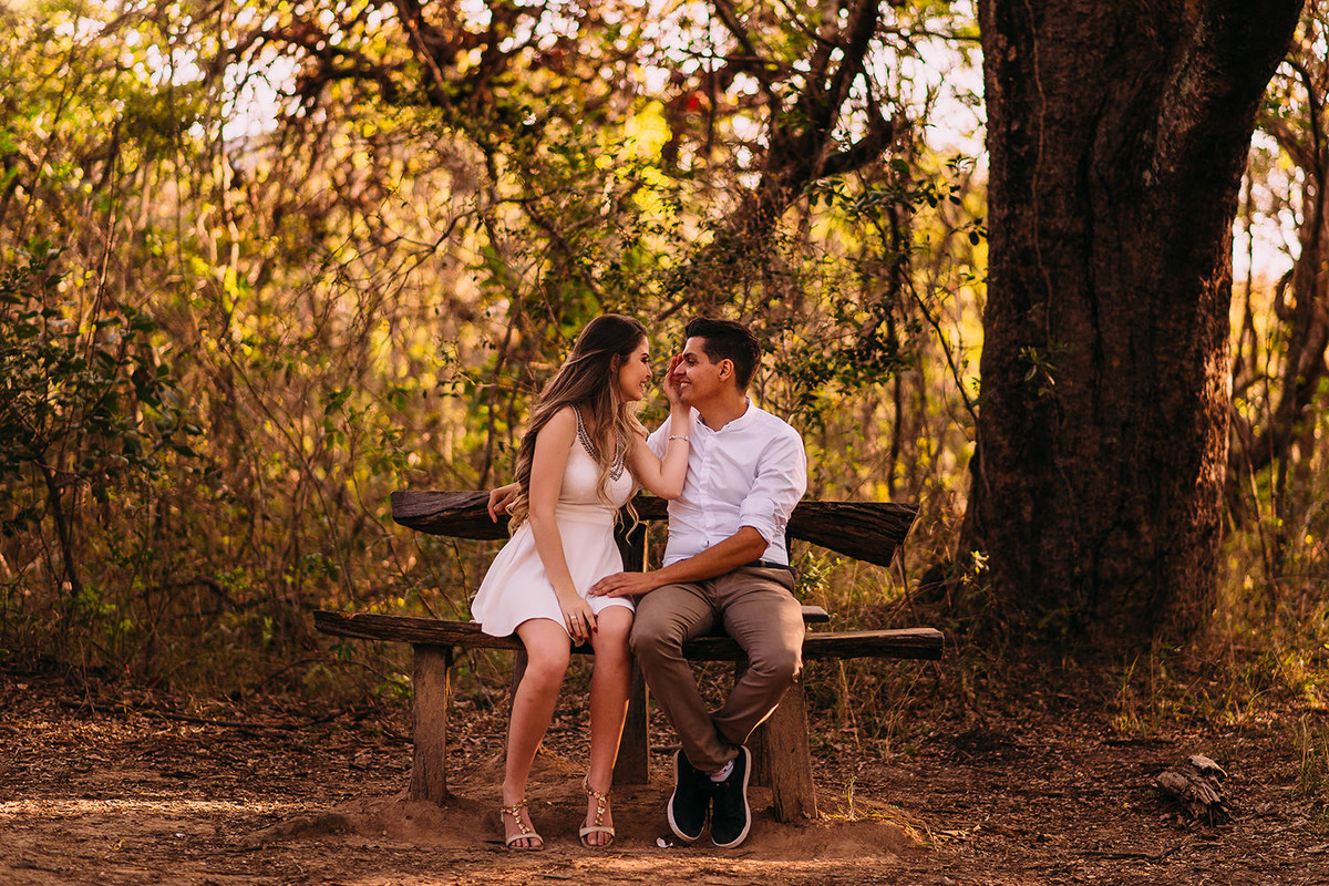 ensaio fotografico em belo horizonte com um casal de noivos