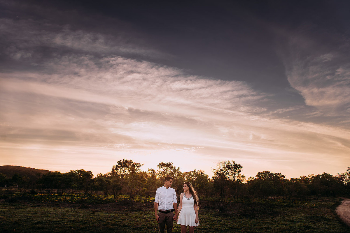 destaque para o lindo ceu de belo horizonte durante o ensaio de casal da isadora e do ricardo