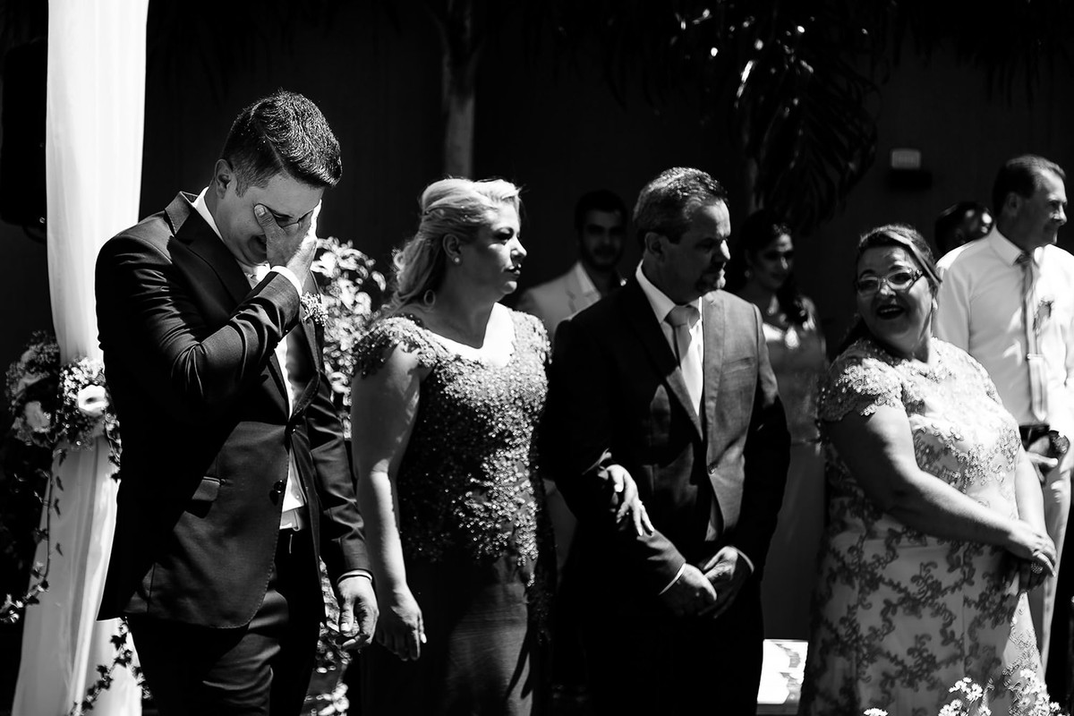 foto do noivo emocionado em casamento de Rickardo Andrade