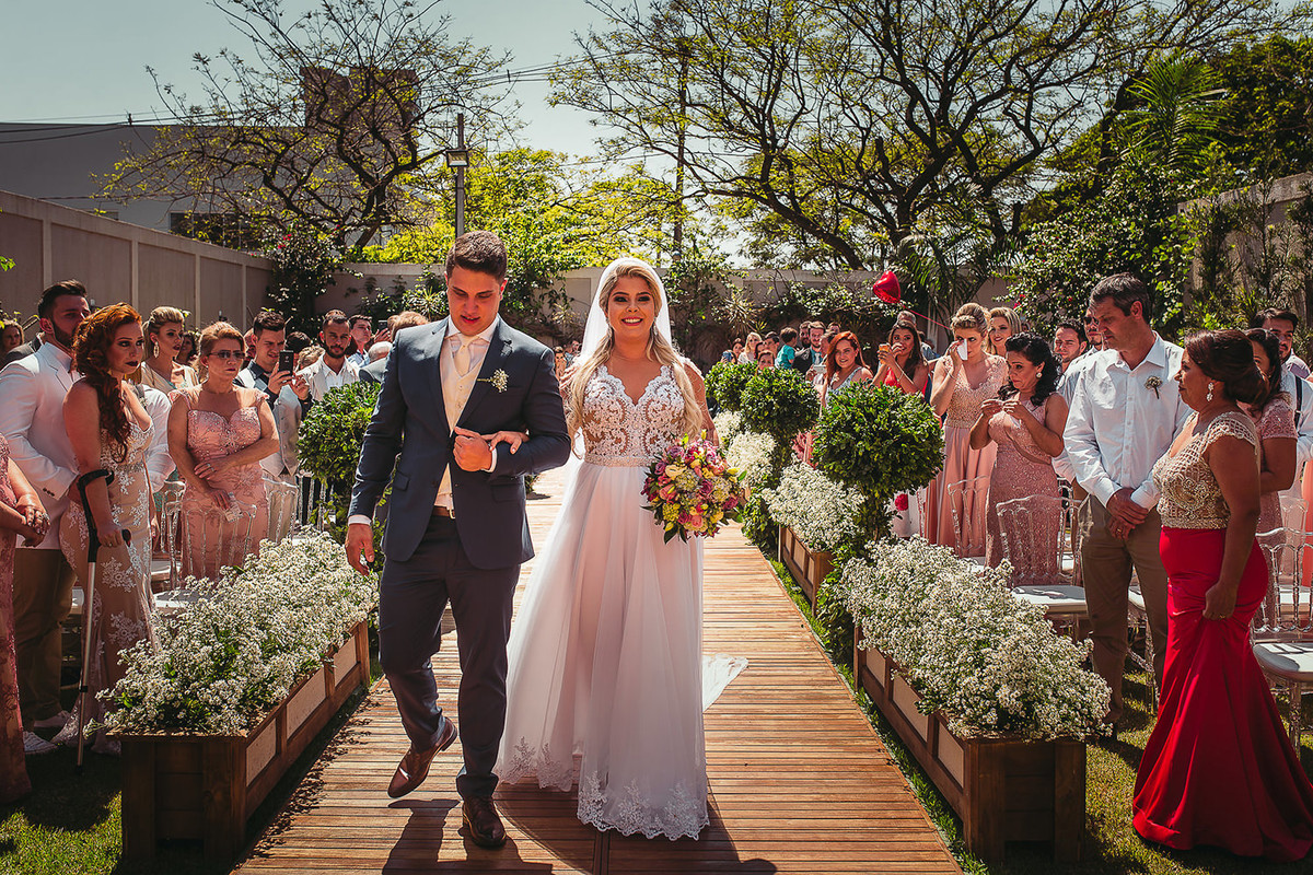 entrada dos noivos em casamento de dia