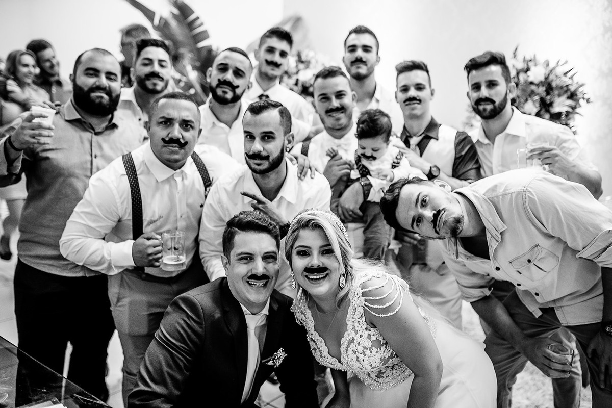 Convidados se divertindo durante casamento em Maringá-PR