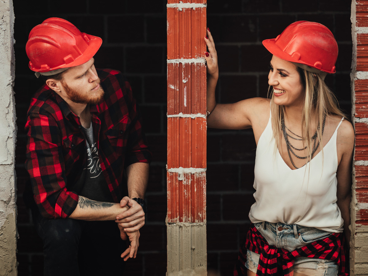 ensaio de casal espontaneo e com ideias de ensaio diferentes 