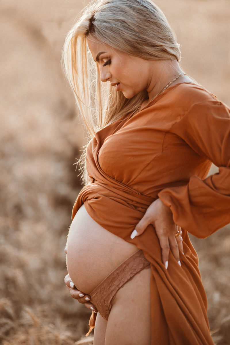 retratos lindos de gestante em ensaio externo na natureza em maringá 
