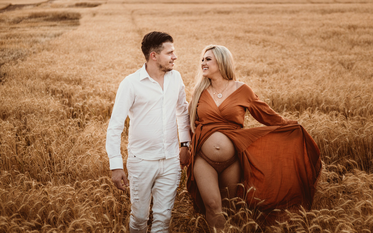 ensaio externo com ideias de fotos diferentes para casais 