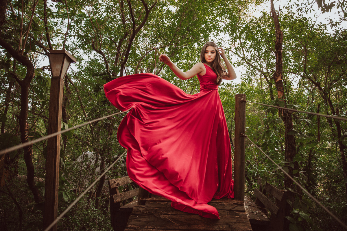 ensaio de debutante com fotos diferentes e espetaculares ideias de fotos para ensaio de 15 anos com vestido rodado vermelho 
