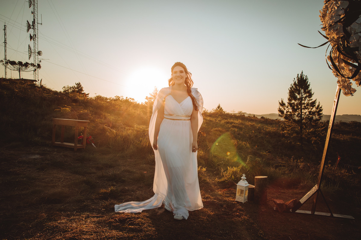 fotografia de casamento fotos externas dos noivos no por do sol em maua da serra