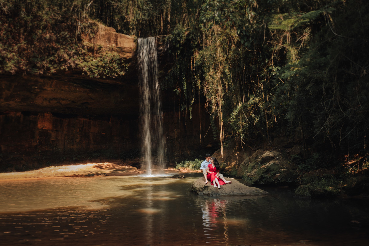 ensaio de casal no recanto pinhão chacara para locação de fotos na região de maua da serra e faxinal fotos do melhor fotografo de casamentos de maringá Rickardo Andrade