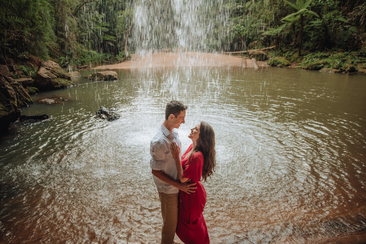 qual o melhor fotografo de casamento de maringa? fotos de pre wedding com cachoeira 