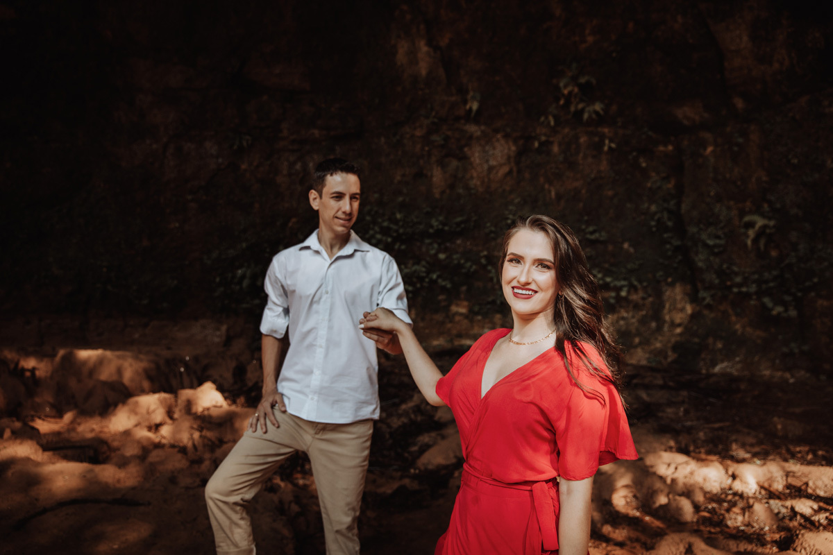 ensaio de casal com ideias de fotos espontaneas e diferentes 