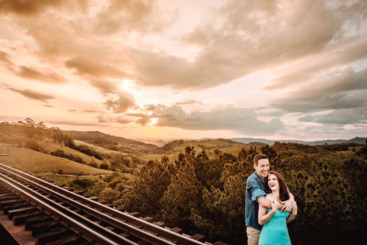 fotos espontâneas para ensaio pre casamento em maua da serra 