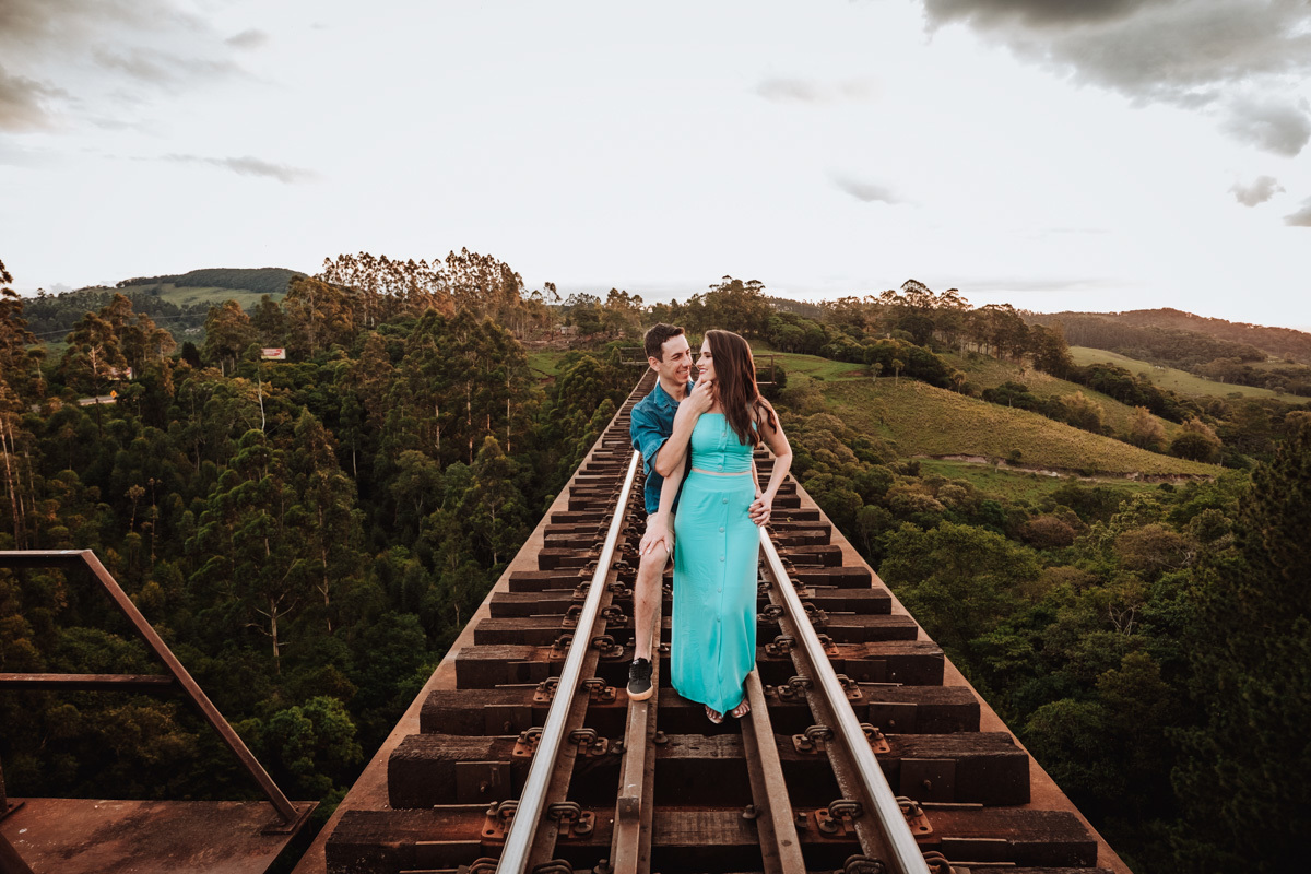 linha de trem suspensa na serra de maua da serra