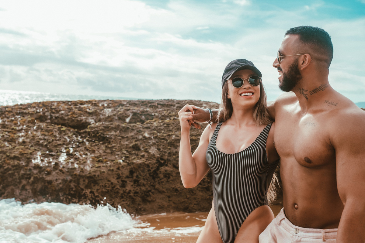 lindo ensaio de casal na praia com fotos espontaneas fotos do melhor fotografo de Casamentos em Balneário Camboriú Rickardo Andrade