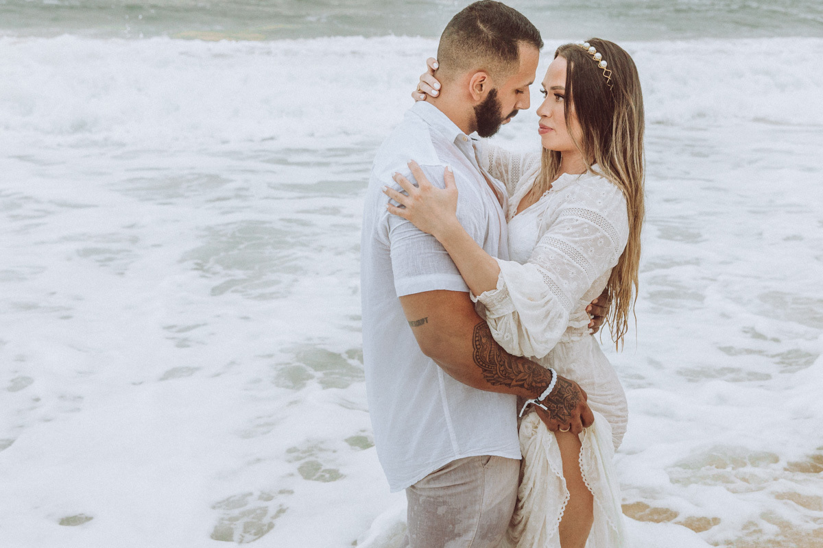 o melhor fotografo de Casamentos de londrina faz lindo ensaio pre casamento na  praia do estaleirinho em balneario camboriu-SC