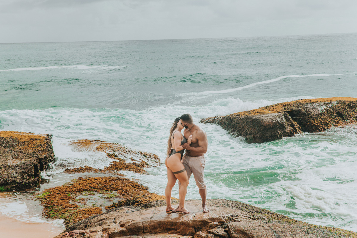 pre casamento incrivel feito com fotos diferentes de referencia de ensaio de cASAL NA PRAIA EM SANTA CATARINA 