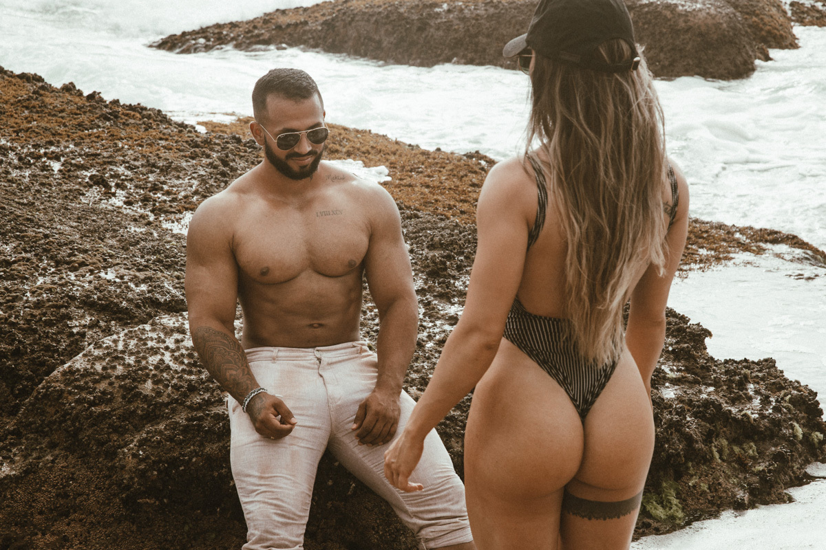 lindo ensaio de pre casamento feito na praia por fotografo de Maringa Rickardo Andrade com casal de Fisioculturistas 