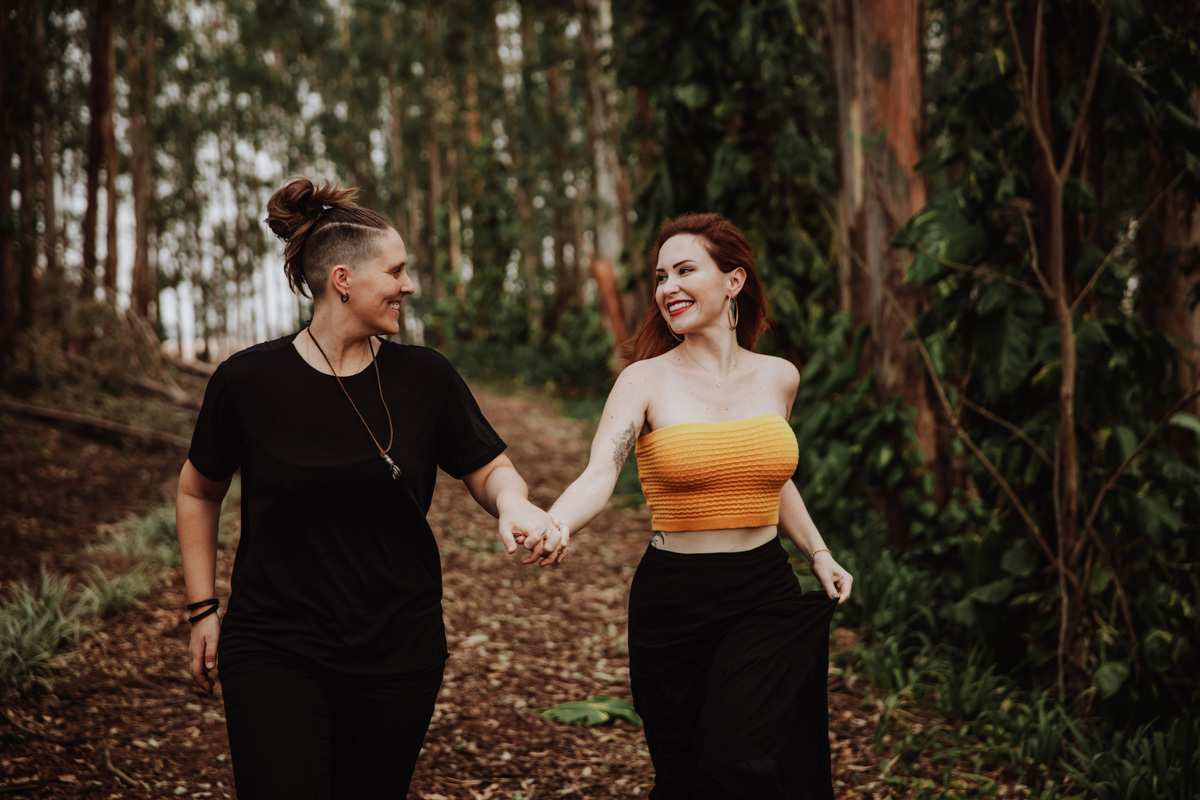 ensaio de casal com fotos externas estilo de ensaio espontanea o divertido para ensaio de homossexuais 