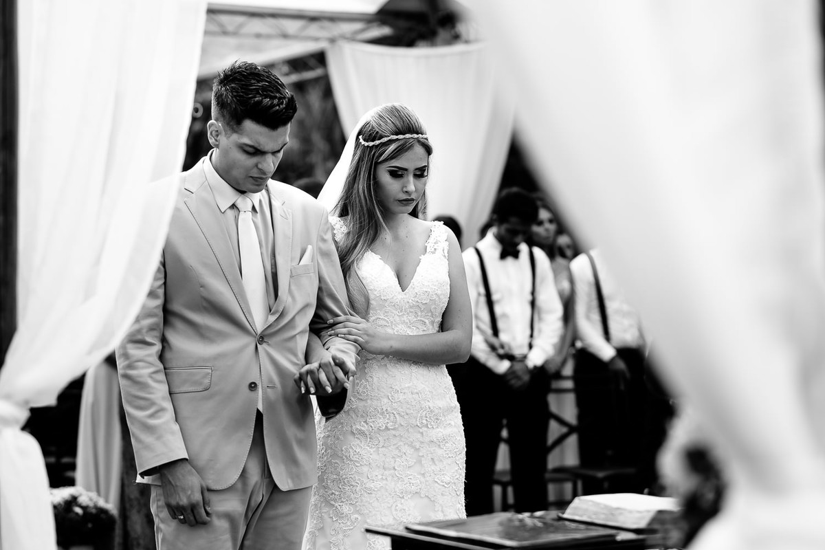 casal emocionado em casamento foto de Rickardo Andrade