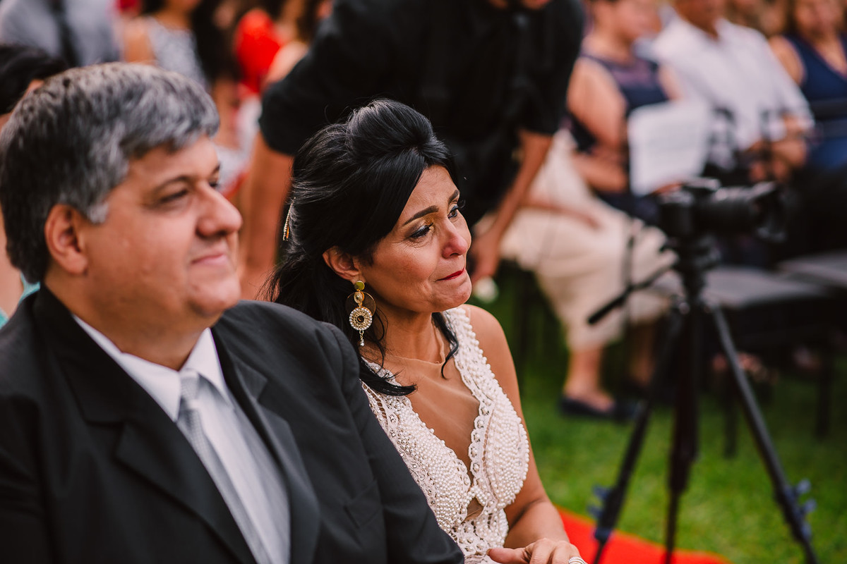 mãe do noivo emocionada em casamento em  Belo Horizonte-MG
