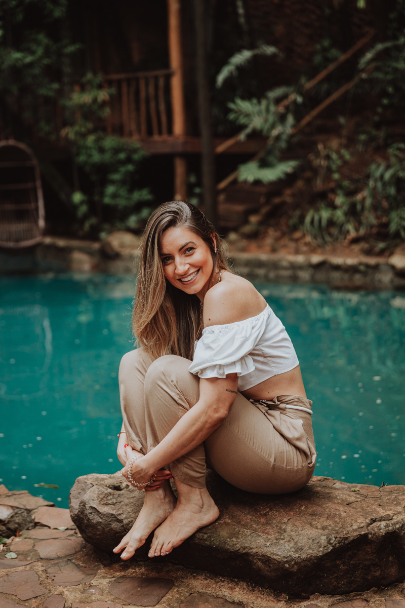 lindo book feminino com fotos externas em um spa em maringá fotografo Rickardo Andrade