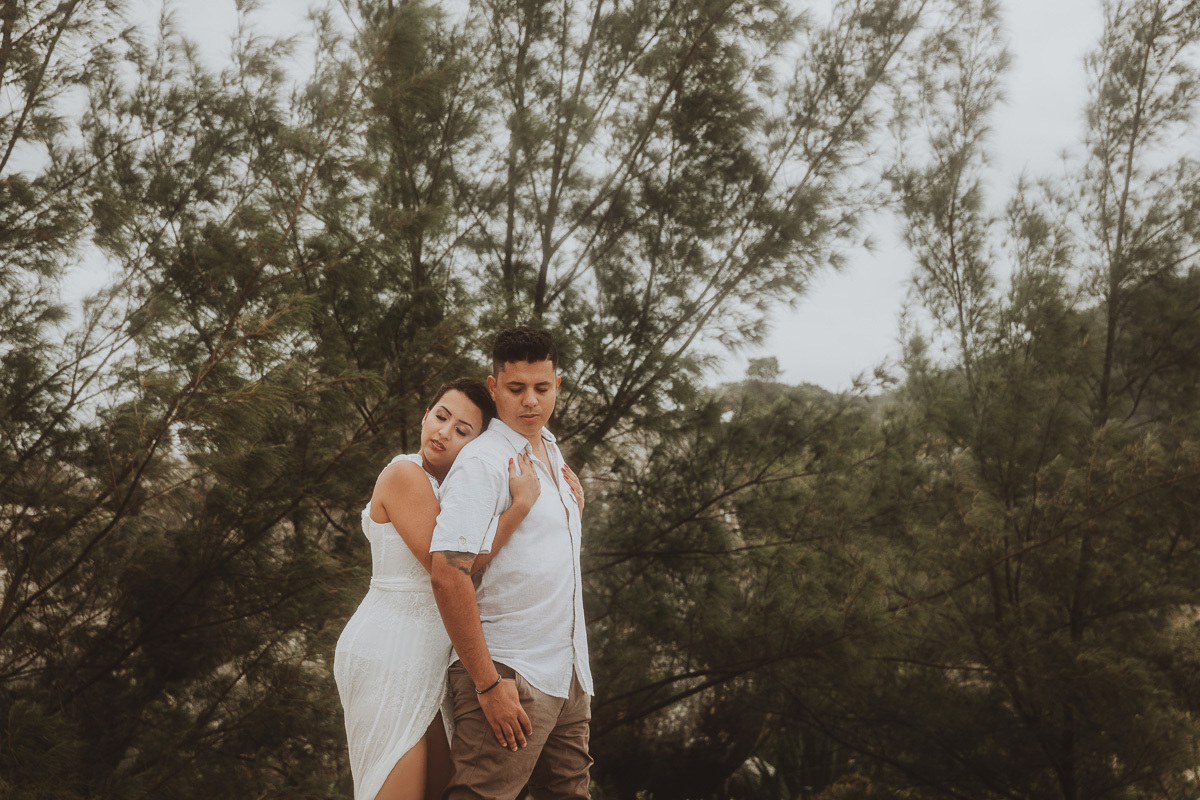 ensaio pre wedding feito na praia em santa catarina