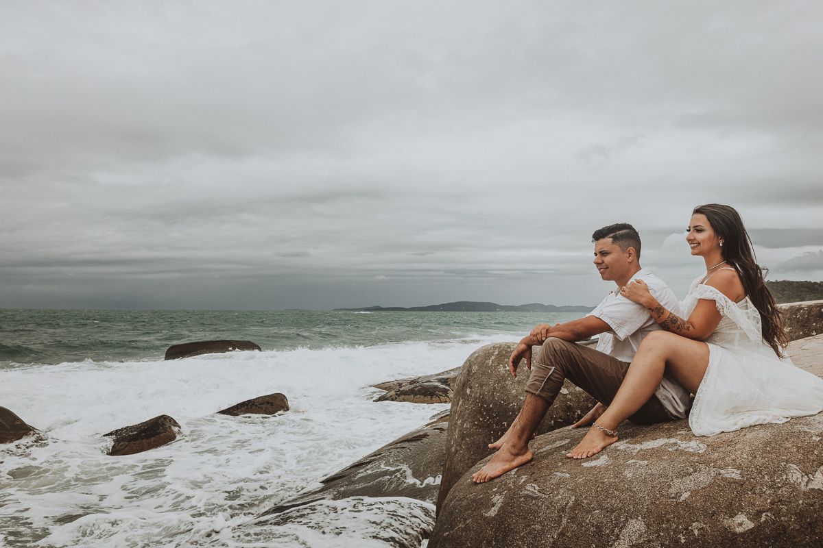 ensaio pre wedding feito na praia do estaleirinho em balneario 