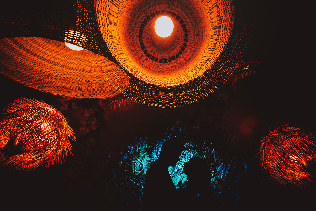 ideias de fotos diferentes de silhuetas para ensaio pre casamento urbano em balneario camboriu