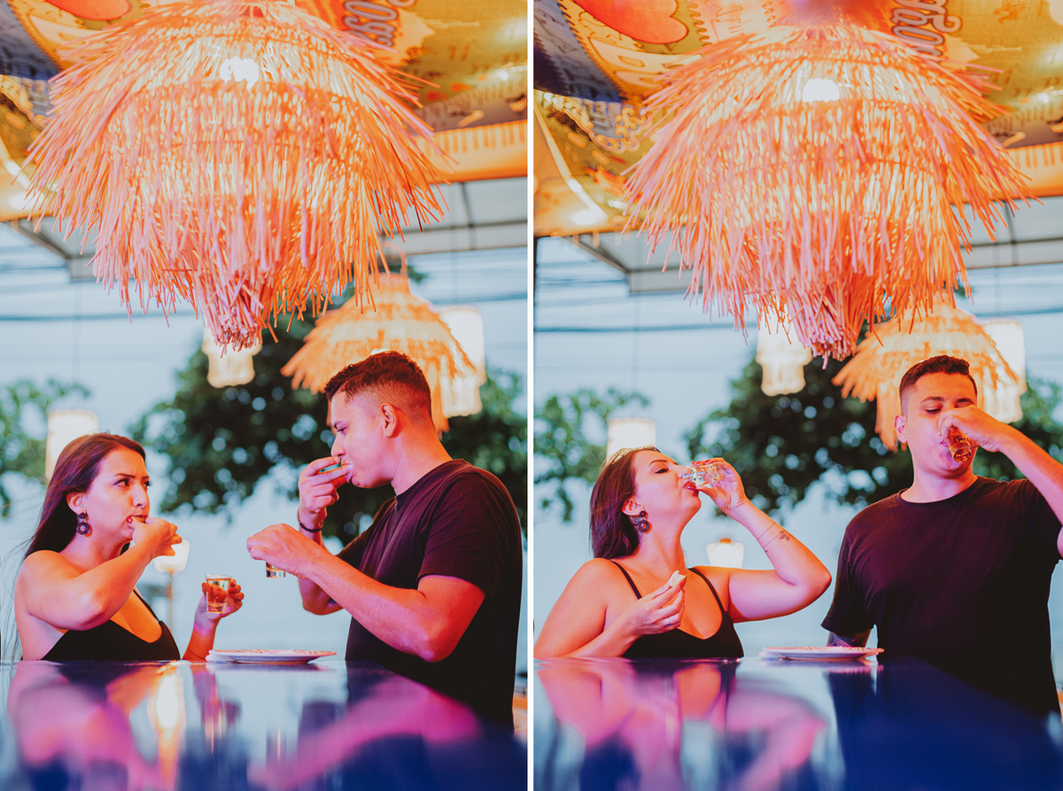 fotos engraçadas para ensaio de casal fotos do casal tomando tequila, bar mariquita em em  balneario camboriu Santa Catarina