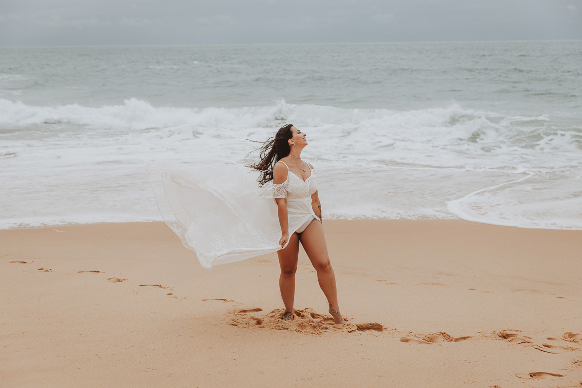 fotos diferentes e espontaneas para ensaio de pre casamento na praia 