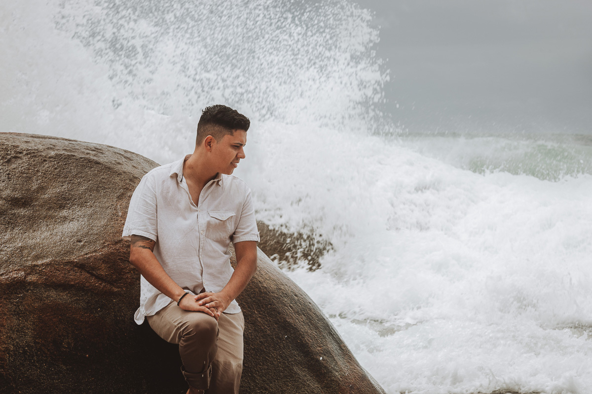 ensaio pre wedding feito na praia em santa catarina