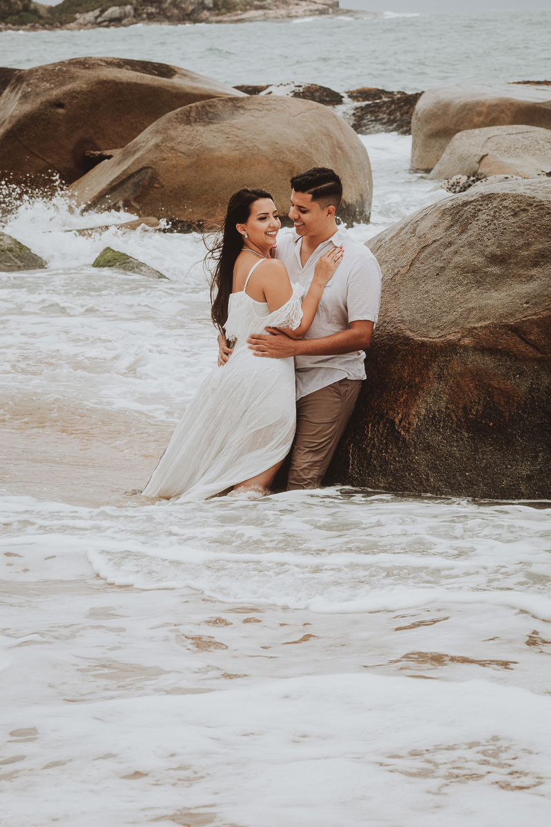 melhores praias de  Balneario Camboriu-SC para fazer ensaio de casal  pre casamento