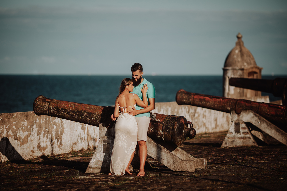 fotos do melhor fotografo de casais de maringa Rickardo andrade faz lindo ensaio de casal na praia ilha do mel  praia da fortaleza 