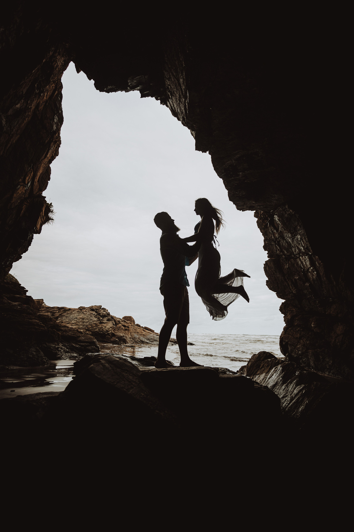 ensaio incrivel de pre wedding com cenarios exuberantes no parana gruta de encantadas  da  Ilha do mel  fotos do melhor fotografo de Maringa Rickardo Andrade
