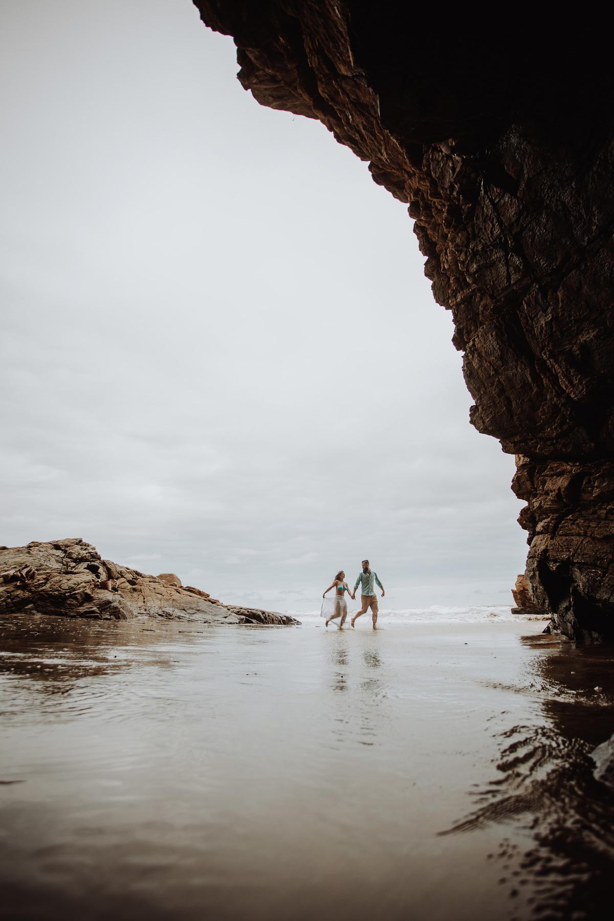fotos espontaneas e diferentes para ensaio pre casamento na Ilha do Mel-PR 