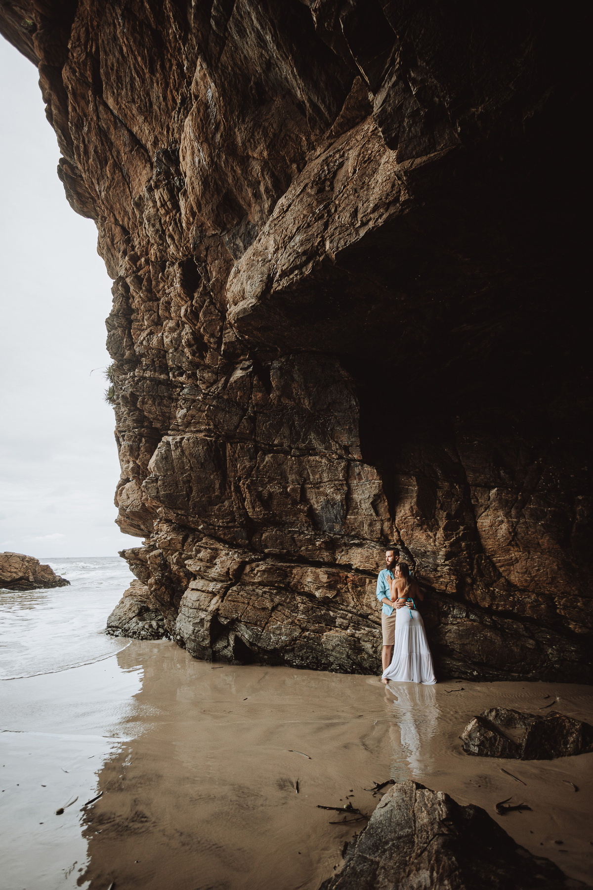 ensaio incrivel de pre wedding com cenarios exuberantes no parana gruta da  Ilha do mel  fotos do melhor fotografo de Maringa Rickardo Andrade