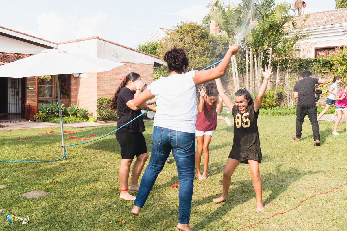 Aniversário Infantil - Mogi das Cruzes - Criança - Brincadeiras - La na casa da dona joaninha