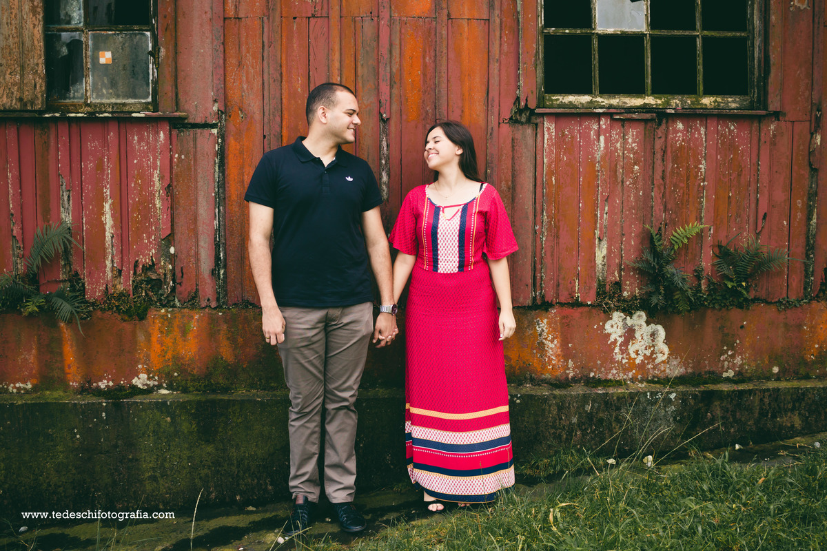 Ensaio de Casal-Paranapiacaba-casamento-fotografia de casamento-ensaio pre wedding-locação para pre wedding - vestido de noiva - aliança de casamento-fotos de casamento - ideias de fotografia