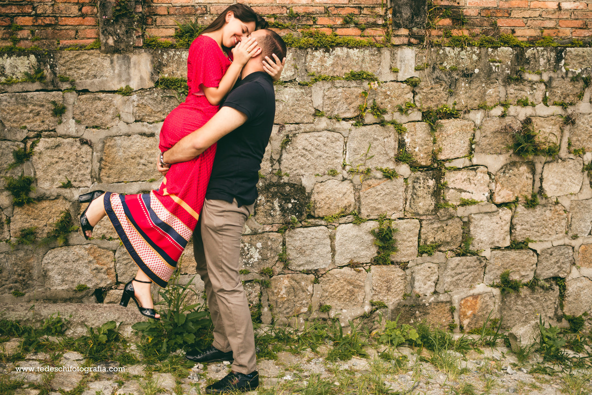 Ensaio de Casal-Paranapiacaba-casamento-fotografia de casamento-ensaio pre wedding-locação para pre wedding - vestido de noiva - aliança de casamento-fotos de casamento - ideias de fotografia