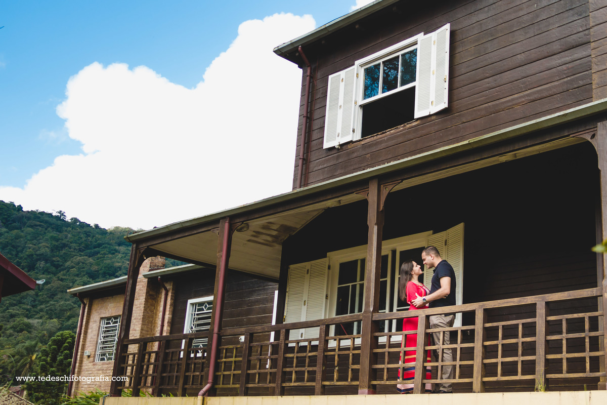 Ensaio de Casal-Paranapiacaba-casamento-fotografia de casamento-ensaio pre wedding-locação para pre wedding - vestido de noiva - aliança de casamento-fotos de casamento - ideias de fotografia