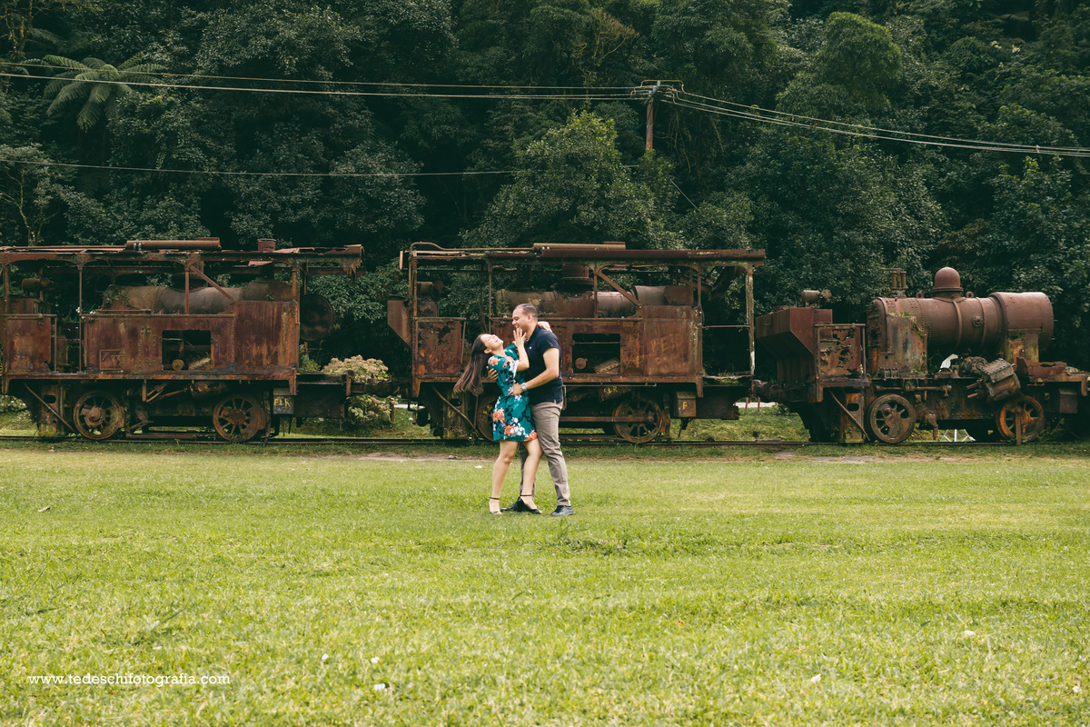 Ensaio de Casal-Paranapiacaba-casamento-fotografia de casamento-ensaio pre wedding-locação para pre wedding - vestido de noiva - aliança de casamento-fotos de casamento - ideias de fotografia