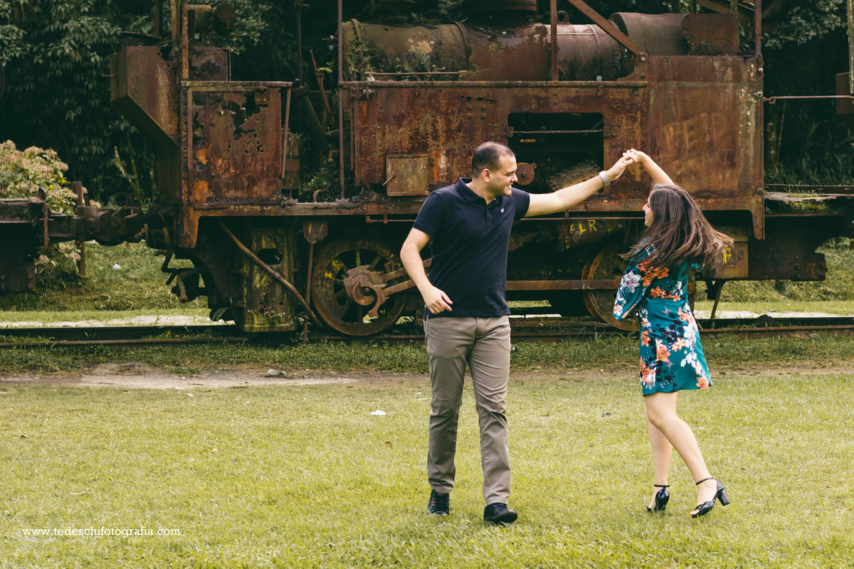 Ensaio de Casal-Paranapiacaba-casamento-fotografia de casamento-ensaio pre wedding-locação para pre wedding - vestido de noiva - aliança de casamento-fotos de casamento - ideias de fotografia