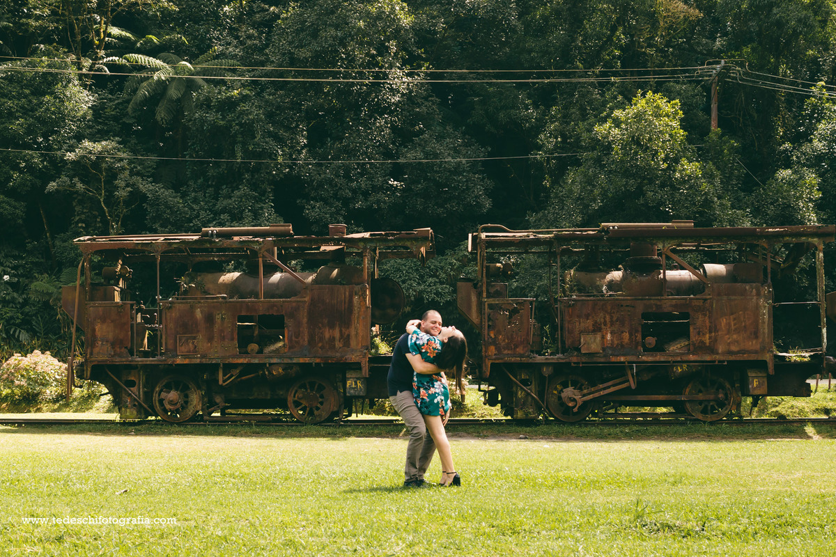 Ensaio de Casal-Paranapiacaba-casamento-fotografia de casamento-ensaio pre wedding-locação para pre wedding - vestido de noiva - aliança de casamento-fotos de casamento - ideias de fotografia