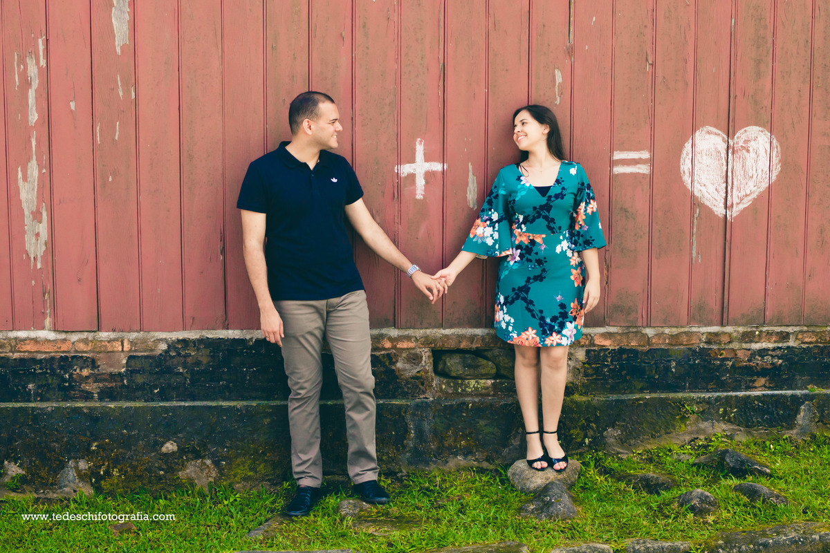 Ensaio de Casal-Paranapiacaba-casamento-fotografia de casamento-ensaio pre wedding-locação para pre wedding - vestido de noiva - aliança de casamento-fotos de casamento - ideias de fotografia
