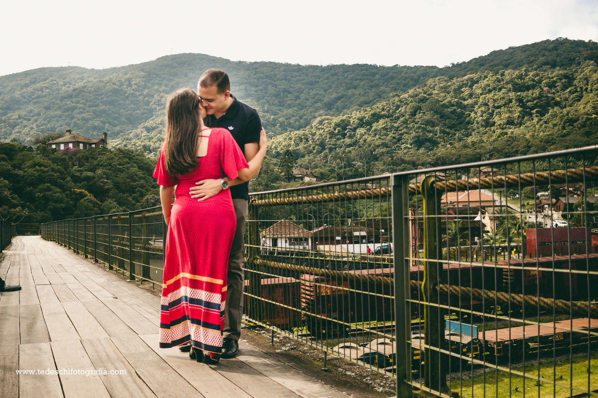 Ensaio de Casal-Paranapiacaba-casamento-fotografia de casamento-ensaio pre wedding-locação para pre wedding - vestido de noiva - aliança de casamento-fotos de casamento - ideias de fotografia