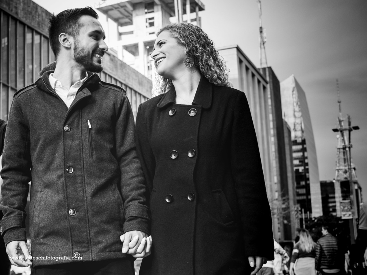 Ensaio - pre wedding - avenida paulista - são paulo - ensaio de casal - ensaio casal rua - parque trianon - avenida paulista - movimentacao - casamento - ensaio de casamento - ensaio de casamento na paulista - vestido de noiva - unha de noiva - são paulo