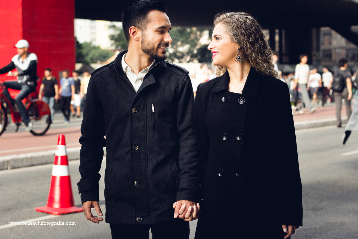 Ensaio - pre wedding - avenida paulista - são paulo - ensaio de casal - ensaio casal rua - parque trianon - avenida paulista - movimentacao - casamento - ensaio de casamento - ensaio de casamento na paulista - vestido de noiva - unha de noiva - são paulo