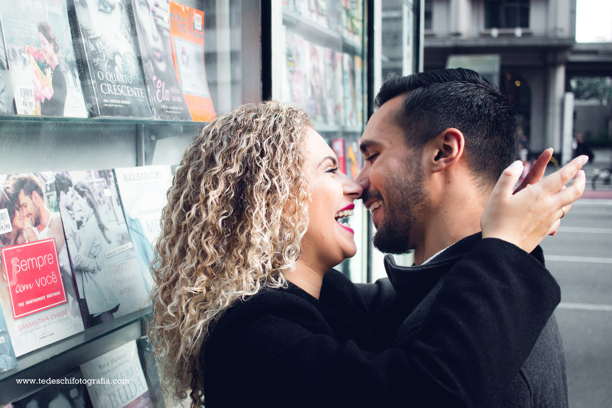 Ensaio - pre wedding - avenida paulista - são paulo - ensaio de casal - ensaio casal rua - parque trianon - avenida paulista - movimentacao - casamento - ensaio de casamento - ensaio de casamento na paulista - vestido de noiva - unha de noiva - são paulo