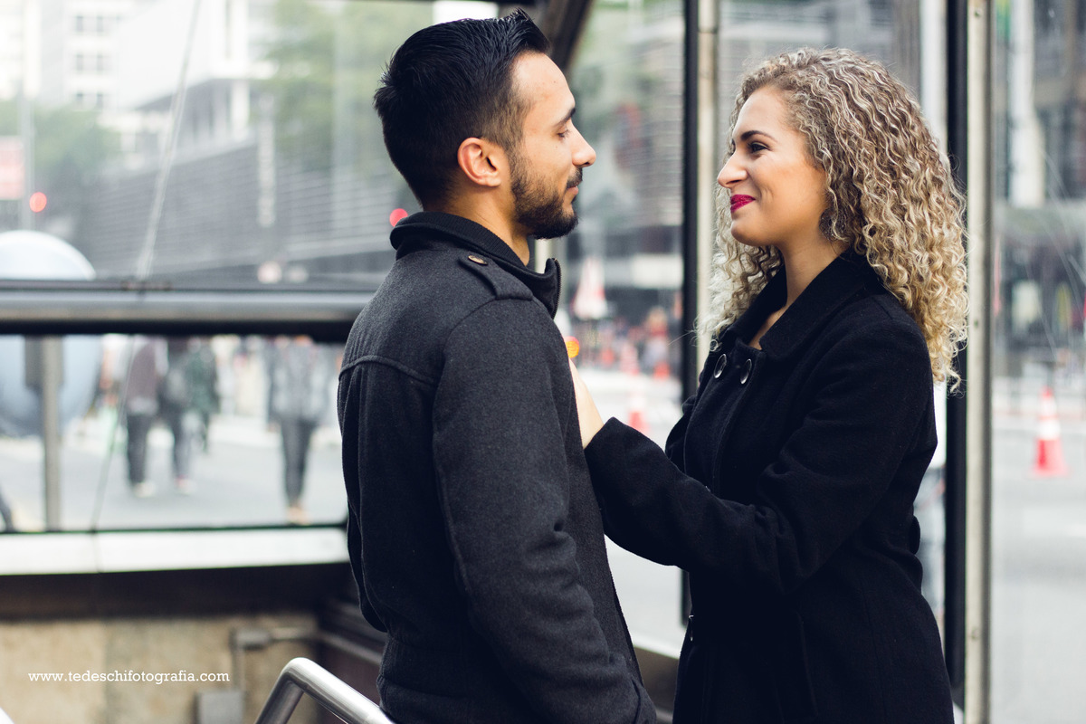 Ensaio - pre wedding - avenida paulista - são paulo - ensaio de casal - ensaio casal rua - parque trianon - avenida paulista - movimentacao - casamento - ensaio de casamento - ensaio de casamento na paulista - vestido de noiva - unha de noiva - são paulo